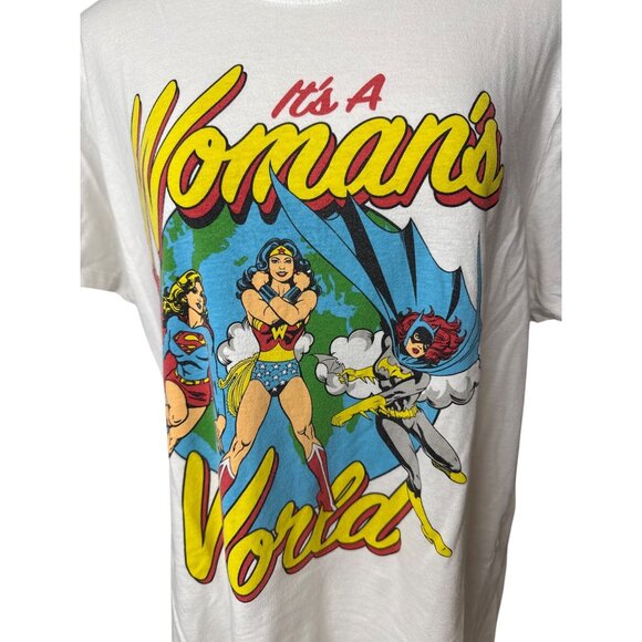 Justice League Womens Graphic Tee XXL "Its A Womans World" Superheroes - Picture 2 of 7